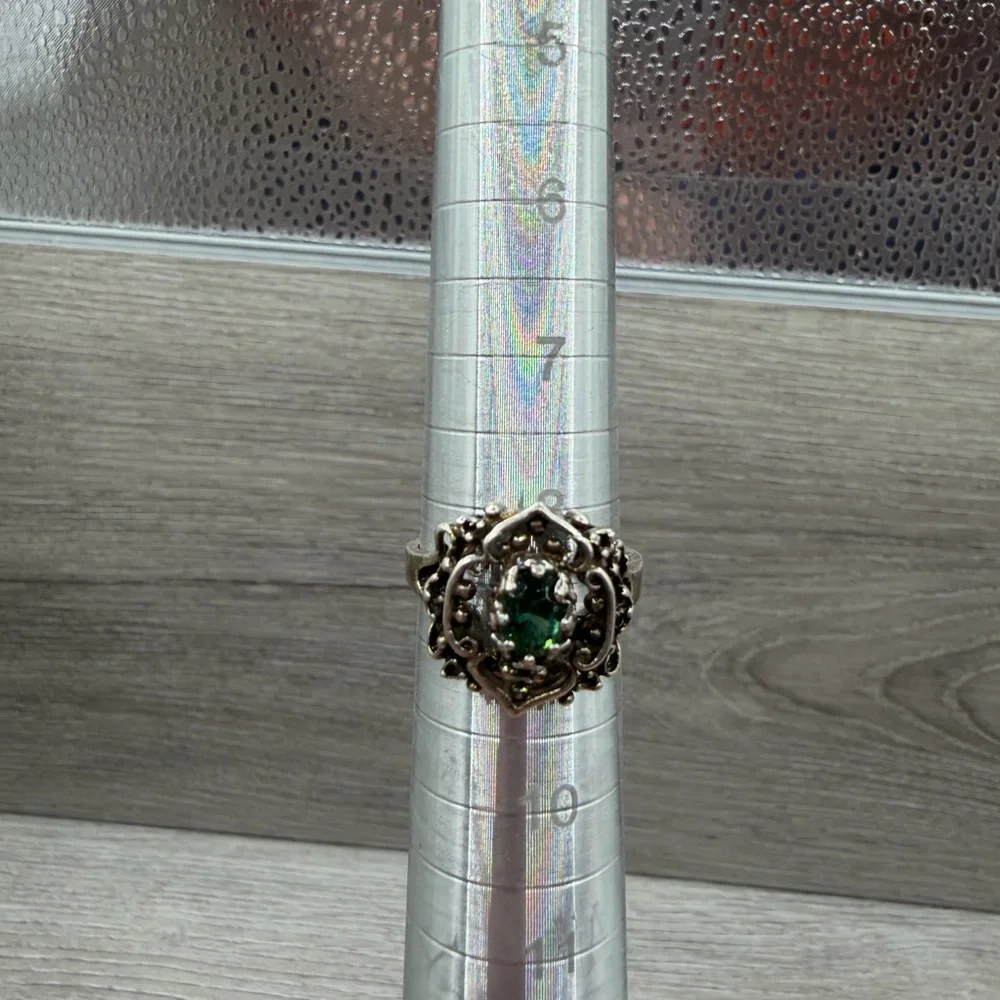 Elegant‎ Sterling Silver and Green Women's Ring .925